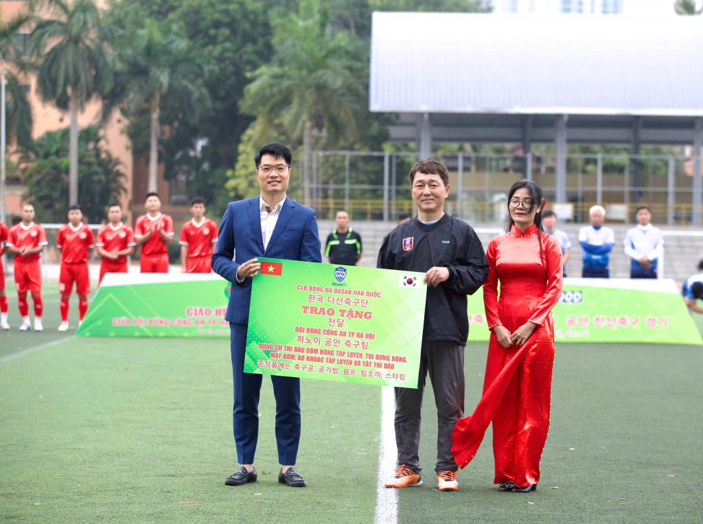 ông Choi Jae Sung, Chủ tịch Câu lạc bộ Bóng đá Dasan, đại biểu Quốc hội Hàn Quốc khóa 17, 18, 19, 20, nguyên cố vấn chính trị của Tổng thống Hàn Quốc đến Việt Nam. ông Choi Jae Sung, Chủ tịch Câu lạc bộ Bóng đá Dasan, đại biểu Quốc hội Hàn Quốc khóa 17, 18, 19, 20, nguyên cố vấn chính trị của Tổng thống Hàn Quốc đến Việt Nam.