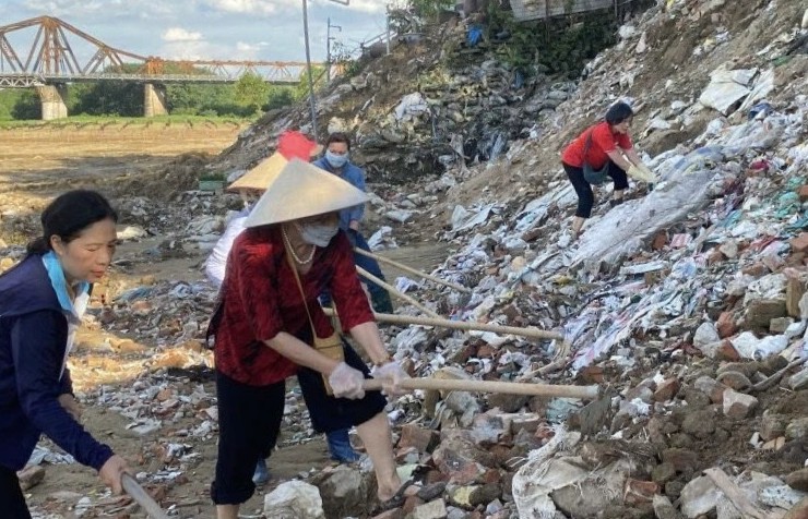 Từ bãi rác tới cánh đồng hoa