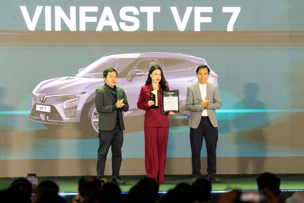 Bộ đôi VF 3 và VF 7 được vinh danh “Ô tô của năm” tại Car Awards 2024