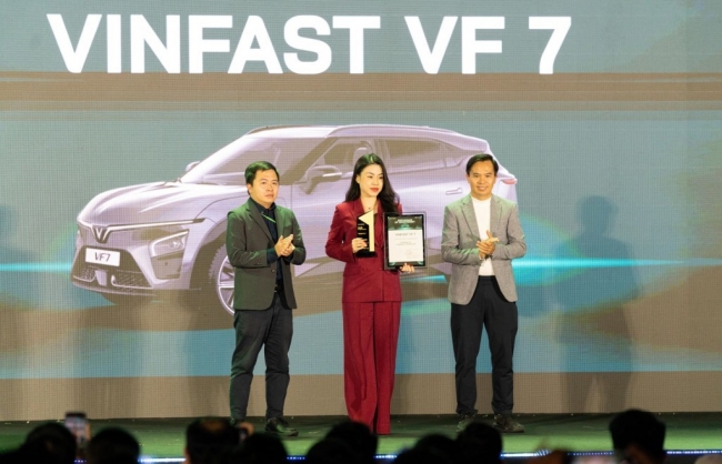 Bộ đôi VF 3 và VF 7 được vinh danh “Ô tô của năm” tại Car Awards 2024