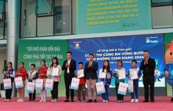 Cùng em vững bước trên không gian mạng năm 2024