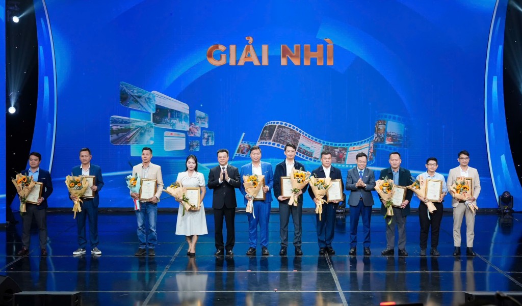 9 giải Nhì được trao cho các tác giả