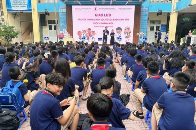 Một buổi truyền thông về sức khỏe sinh sản cho học sinh trên địa bàn quận Đống Đa. 
