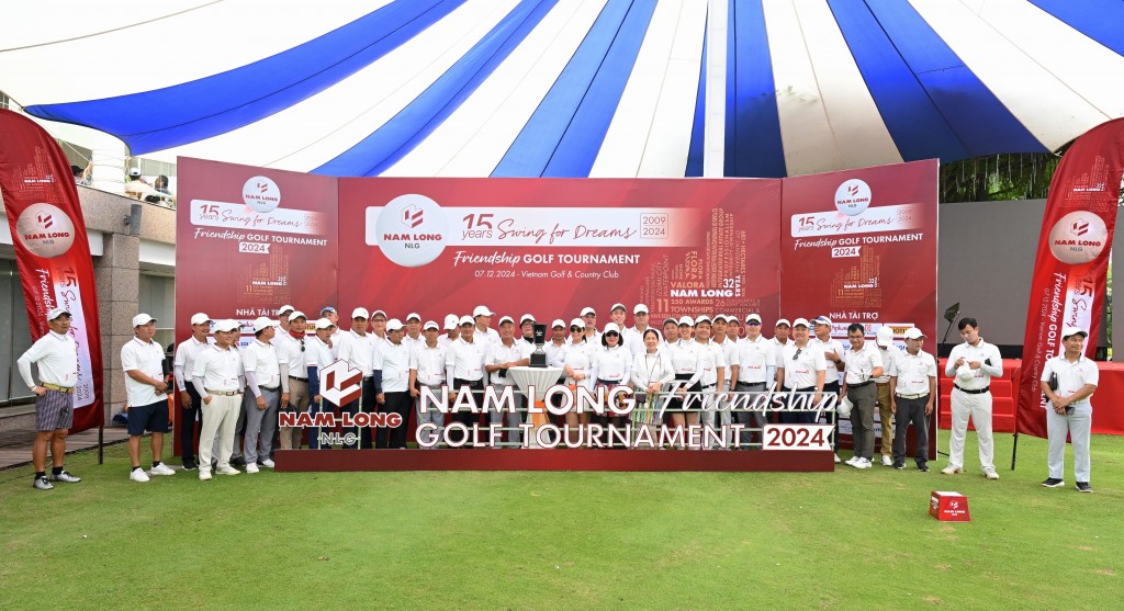 Giải golf “Nam Long Friendship Golf Tournament 2024” gắn liền với chương trình học bổng “Swing for Dreams” lần thứ 15 được tổ chức với sự tham dự của các mạnh thường quân cá nhân và đối tác thân hữu