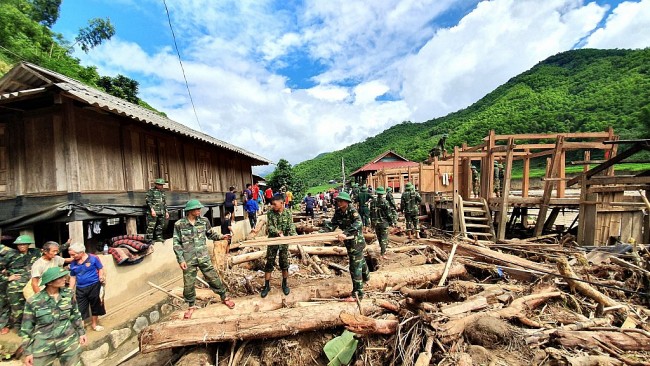Truyền thống gắn bó máu thịt giữa Quân đội với Nhân dân Việt Nam