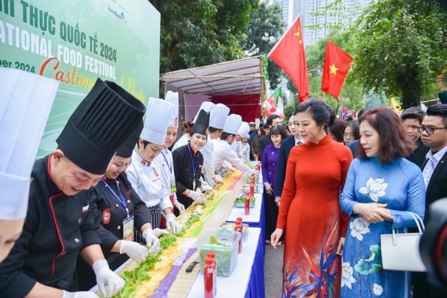 Liên hoan Ẩm thực quốc tế hấp dẫn, thú vị, thu hút hàng ngàn lượt khách tham quan