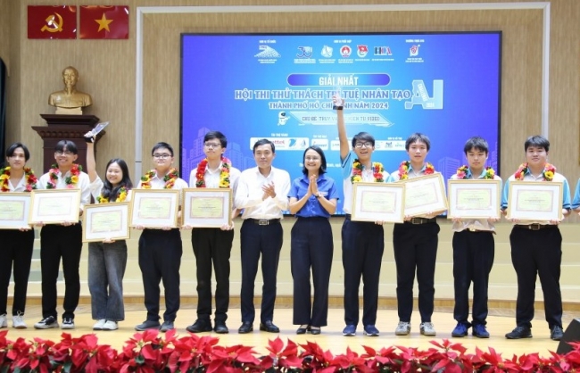 Đại học Quốc gia TP Hồ Chí Minh đạt 2 giải Nhất AI Challenge