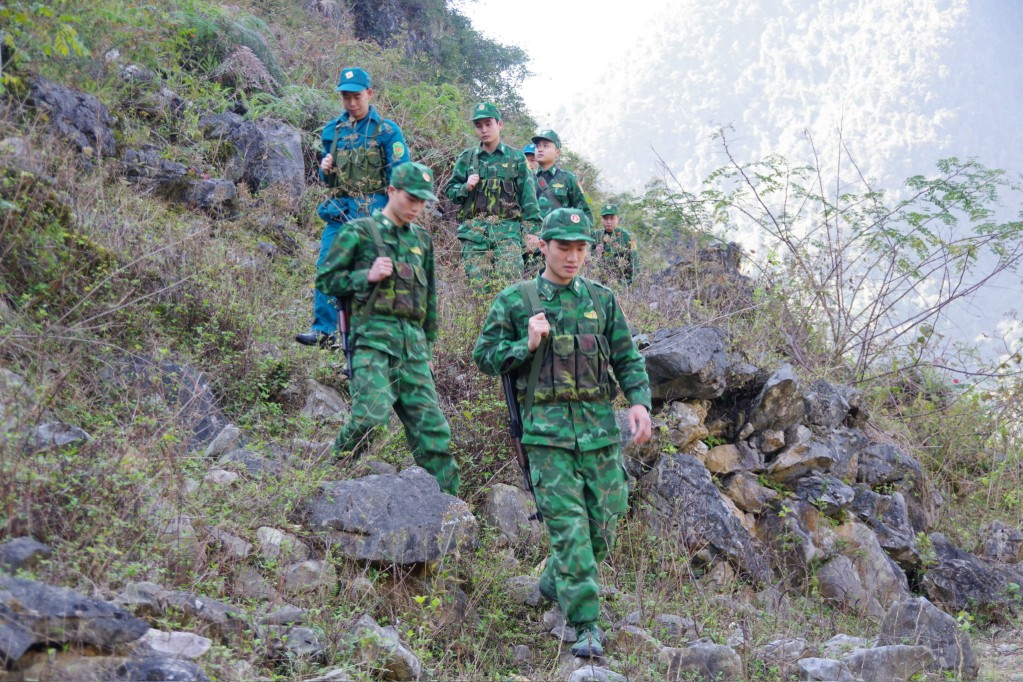 Cán bộ, chiến sĩ Đồn Biên phòng Ngọc Côn (Cao Bằng) thường xuyên phối hợp với các lực lượng tuần tra, bảo vệ biên giới.