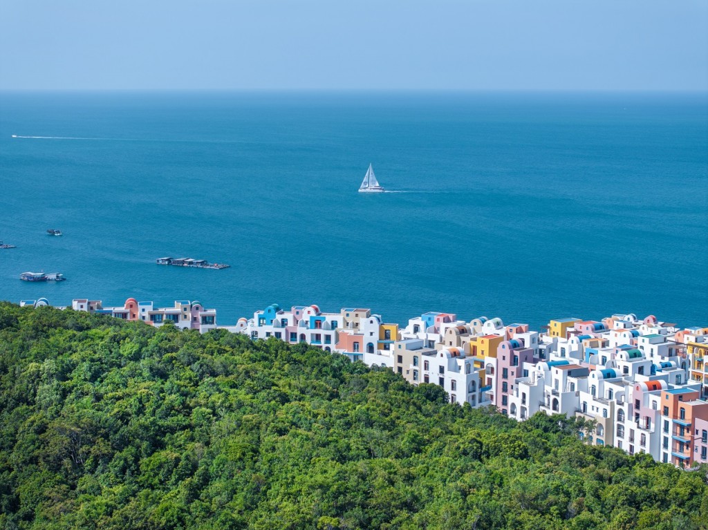 Một góc phân khu The Santo Port đang dần thành hình tại Đảo Thiên Đường Hòn Thơm. Ảnh Ánh Dương