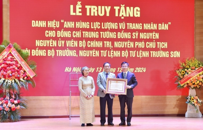 Truy tặng danh hiệu Anh hùng Lực lượng vũ trang Nhân dân cho Trung tướng Đồng Sỹ Nguyên