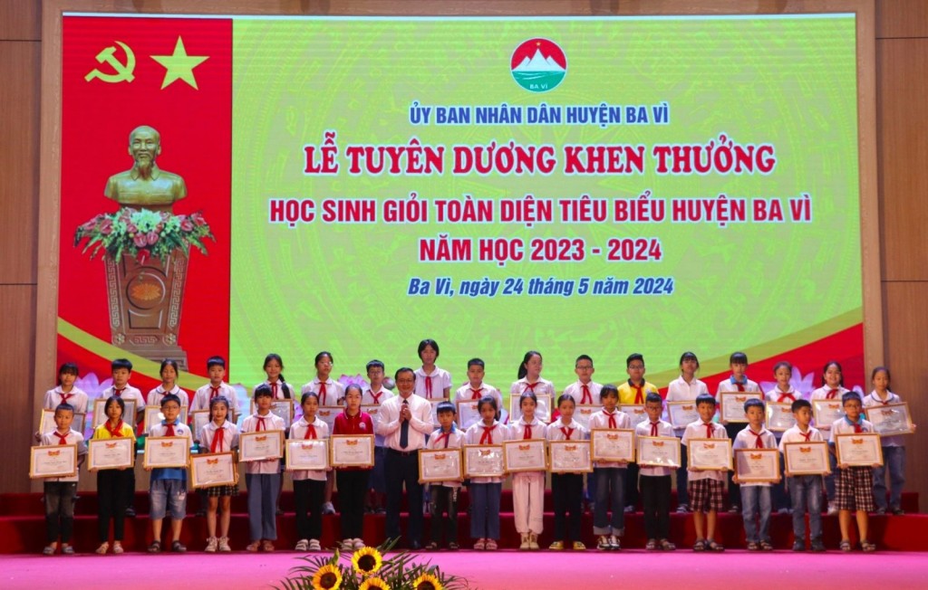 Ba Vì tích cực tuyên 