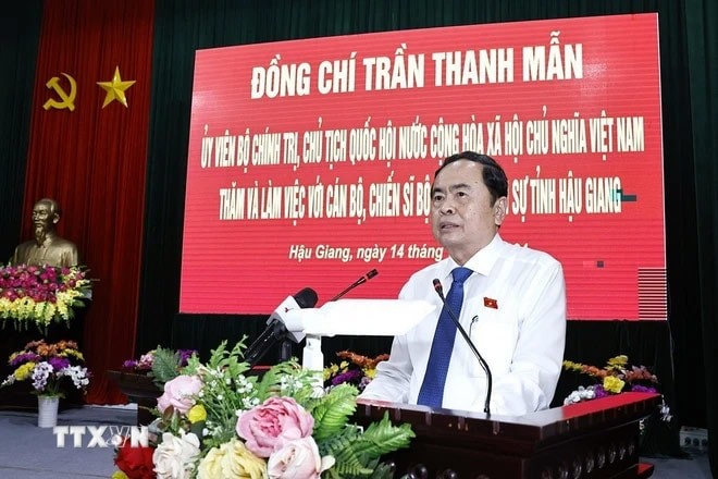 Chủ tịch Quốc hội Trần Thanh Mẫn phát biểu tại buổi làm việc với Bộ Chỉ huy quân sự tỉnh Hậu Giang. Ảnh: Doãn Tấn/TTXVN