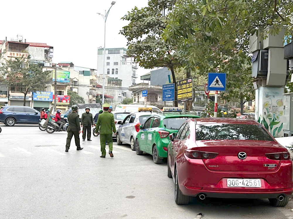 Quận Hoàng Mai đồng loạt ra quân đảm trật tự đô thị dịp Tết