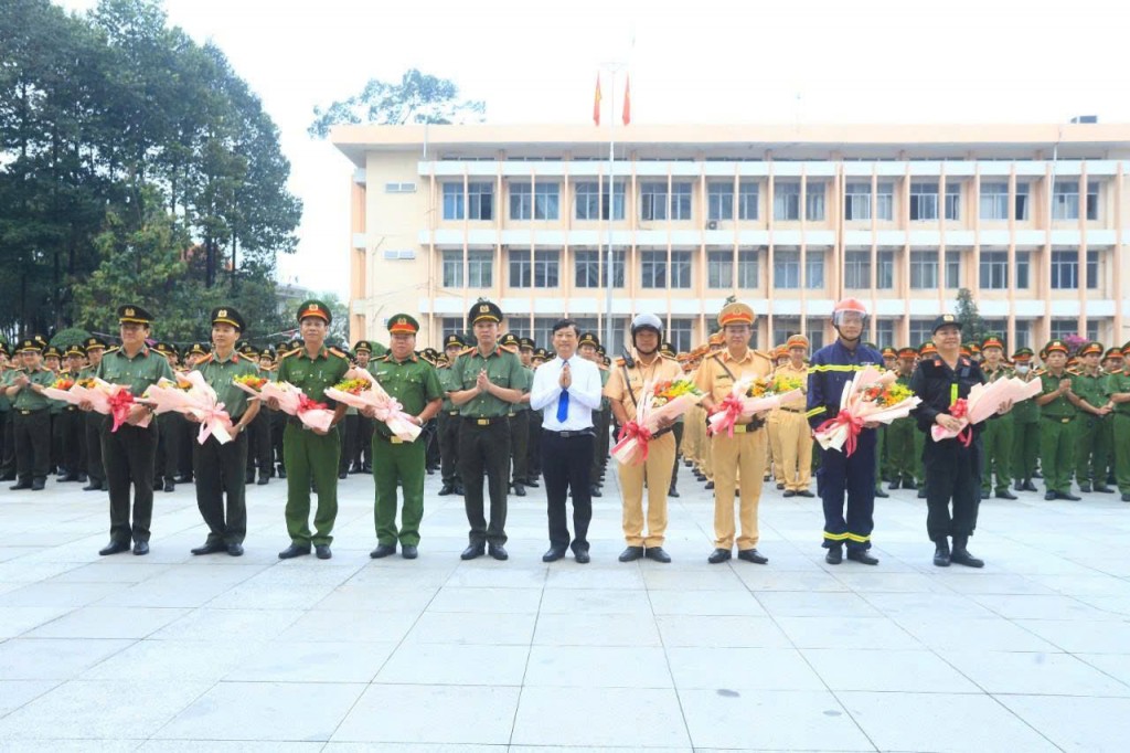 Công an Bình Dương ra quân đảm bảo an ninh, trật tự dịp Tết