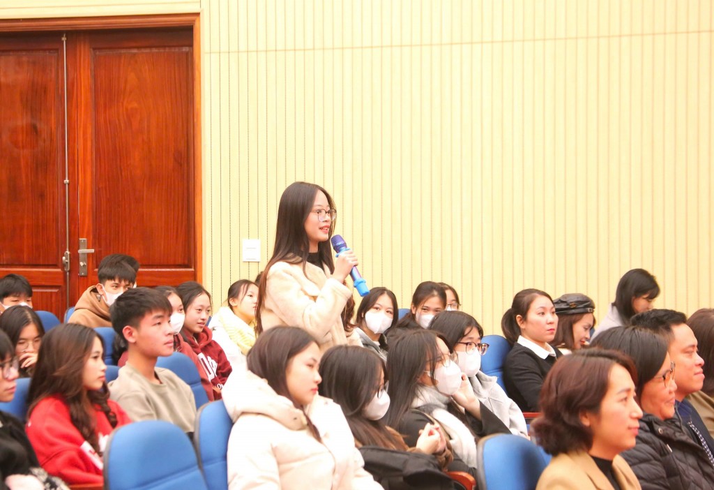 Đồng hành cùng học sinh - không để yêu thương trở thành áp lực Đồng hành cùng học sinh - không để yêu thương trở thành áp lực
