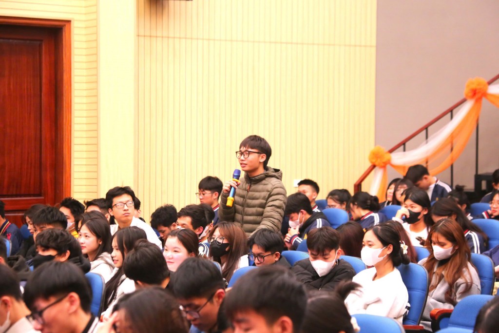 Đồng hành cùng học sinh - không để yêu thương trở thành áp lực Đồng hành cùng học sinh - không để yêu thương trở thành áp lực