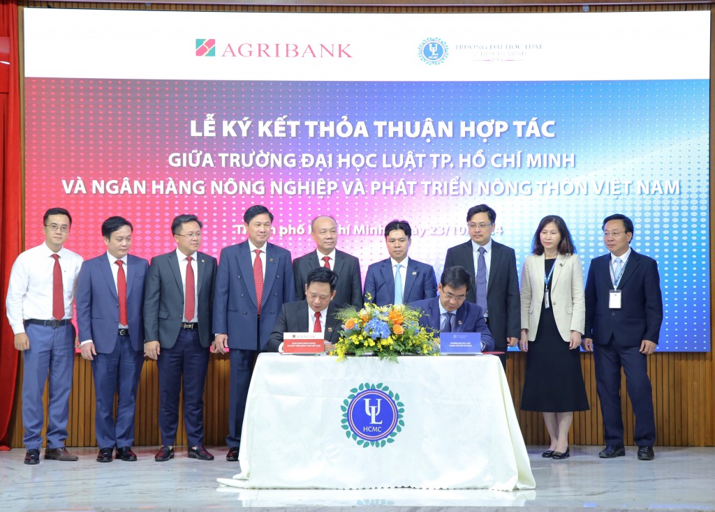 Ông Hoàng Minh Ngọc, Phó Tổng Giám đốc Agribank ký kết thỏa thuận hợp tác với Trường Đại học Luật Thành phố Hồ Chí Minh