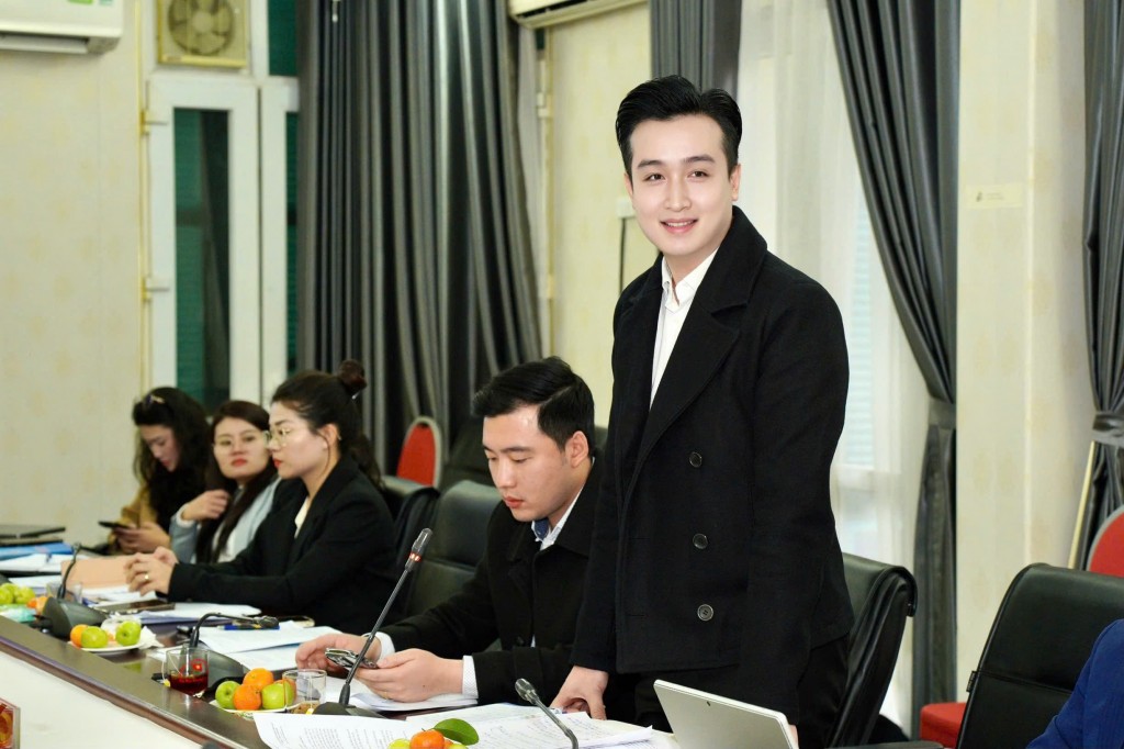 Đồng chí Đào Đức Việt - Phó Bí thư Thành đoàn Hà Nội báo cáo đề xuất về giáo dục kĩ năng cho thiếu nhi