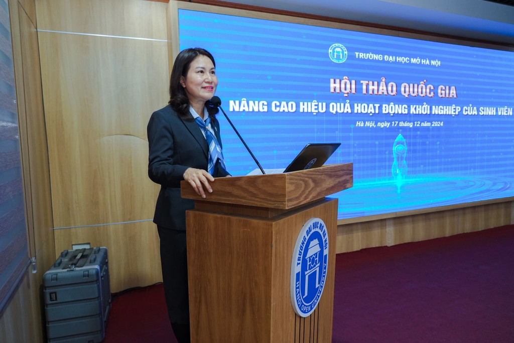 PGS.TS.Nguyễn Mai Hương, Bí thư Đảng uỷ, Chủ tịch Hội đồng trường Đại học Mở Hà Nội phát biểu 