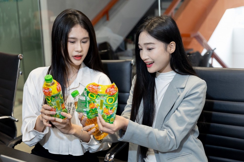 Không chỉ giúp giảm căng thẳng, dân văn phòng còn háo hức uống Trà Xanh Không Độ mỗi ngày để săn những giải thưởng đặc biệt lớn với tổng giá trị lên đến 5,6 tỷ đồng trong dịp Tết năm nay