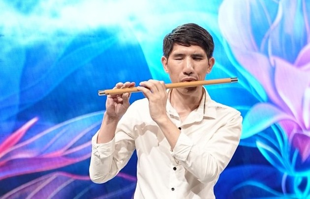 Chàng trai khiếm thị và trái tim ngập tràn yêu thương