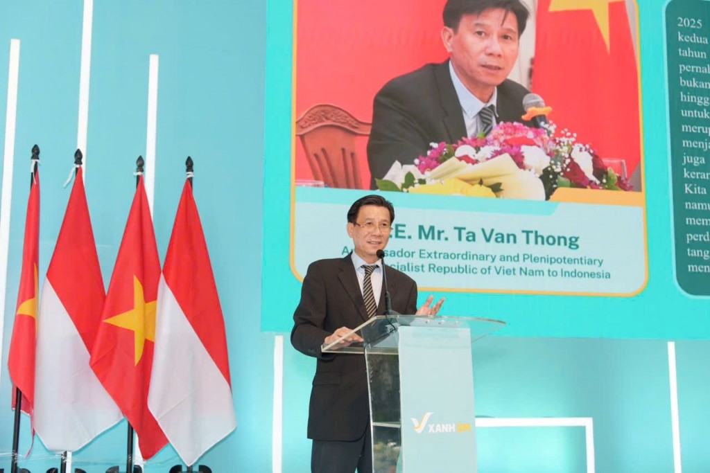 Ông Tạ Văn Thông – Đại sứ đặc mệnh toàn quyền Việt Nam tại Indonesia phát biểu chúc mừng khai trương Xanh SM.