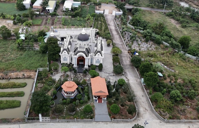 Bà Rịa - Vũng Tàu: Biệt thự “khủng” mọc trên đất nông nghiệp