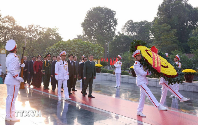 Lãnh đạo Đảng, Nhà nước, Quân ủy Trung ương vào Lăng viếng Chủ tịch Hồ Chí Minh