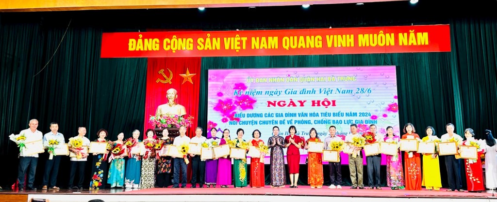 Các gia đình văn hóa tiêu biểu được nêu gương tại quận Hai Bà Trưng, Hà Nội