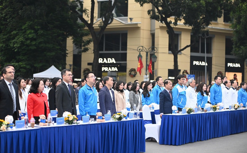 Các đồng chí lãnh đạo đến dự chương trình