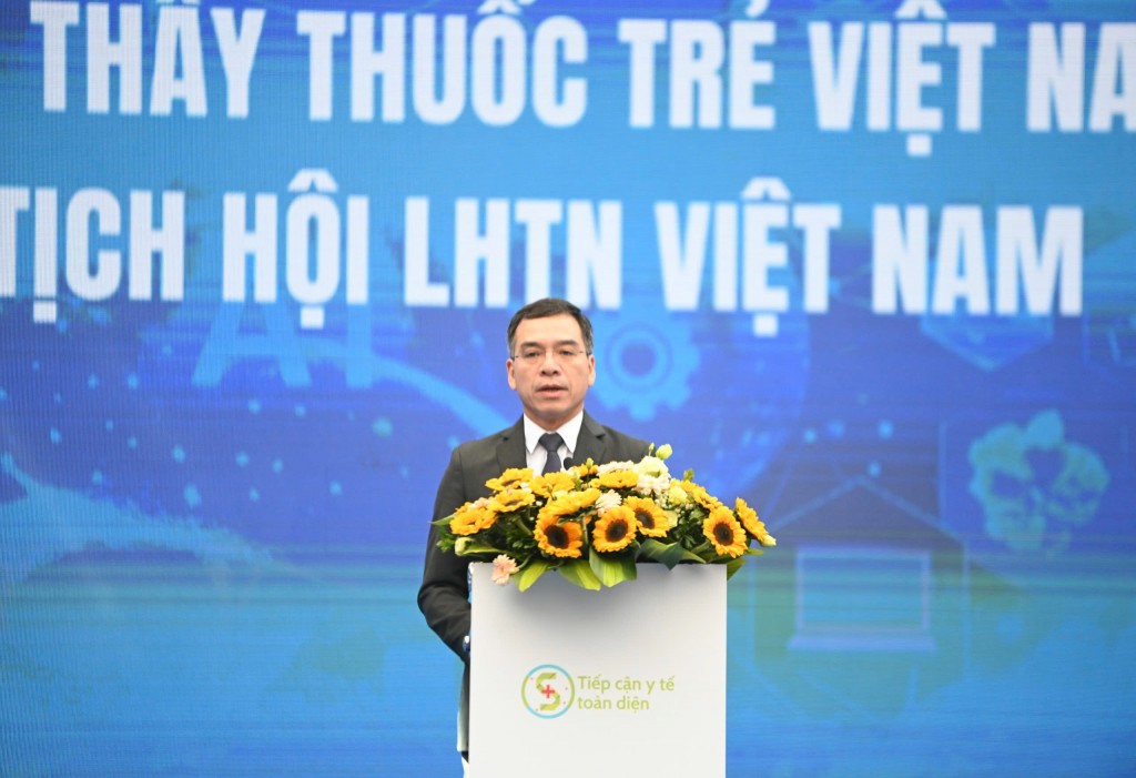 TS. Hà Anh Đức, Phó Chủ tịch Hội Liên hiệp Thanh niên Việt Nam, Chủ tịch Hội Thầy thuốc trẻ Việt Nam phát biểu