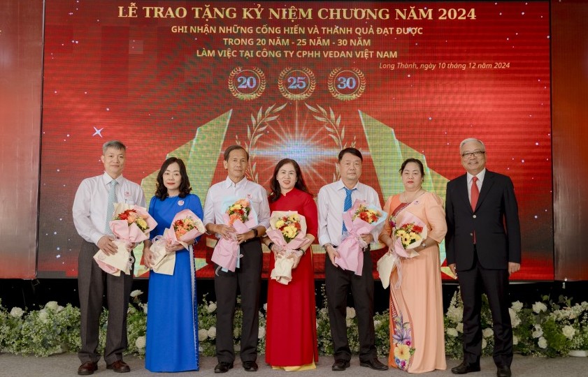 Vedan Việt Nam trao tặng kỷ niệm chương tôn vinh 301 nhân viên