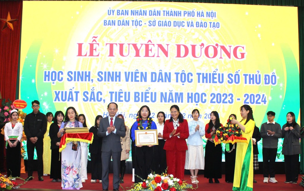 Tuyên dương 190 học sinh, sinh viên dân tộc thiểu số tiêu biểu