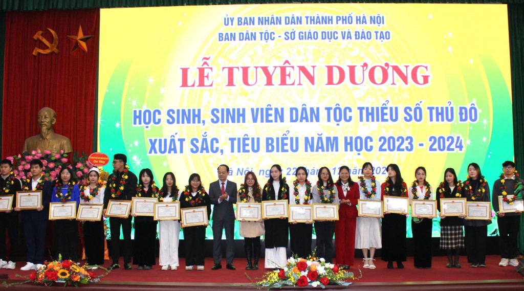 Tuyên dương 190 học sinh, sinh viên dân tộc thiểu số tiêu biểu