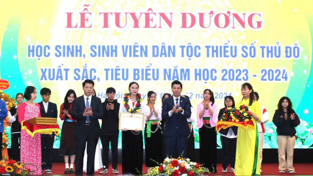 Tuyên dương 190 học sinh, sinh viên dân tộc thiểu số tiêu biểu