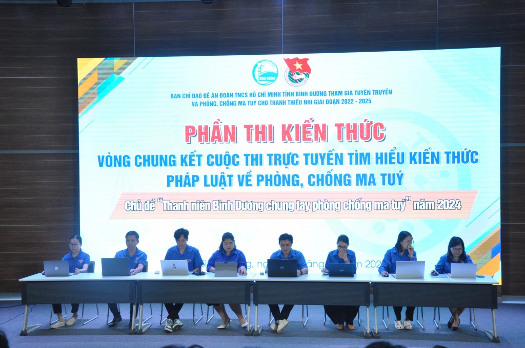 08 cá nhân xuất sắc nhất ở 2 vòng thi tuần sẽ tiến lên sân khấu để bắt đầu phần thi Kiến thức