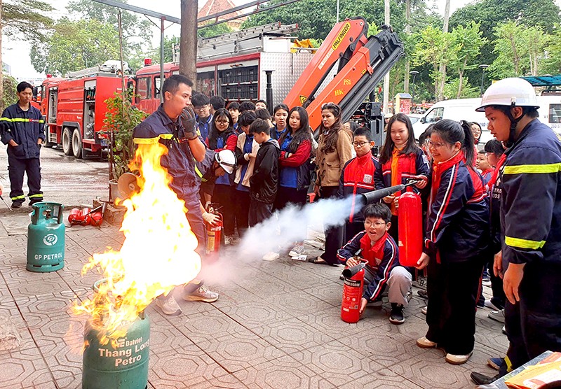 Huấn luyện học sinh phòng cháy để không còn nỗi đau do hỏa hoạn