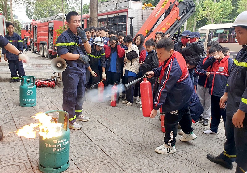 Huấn luyện học sinh phòng cháy để không còn nỗi đau do hỏa hoạn