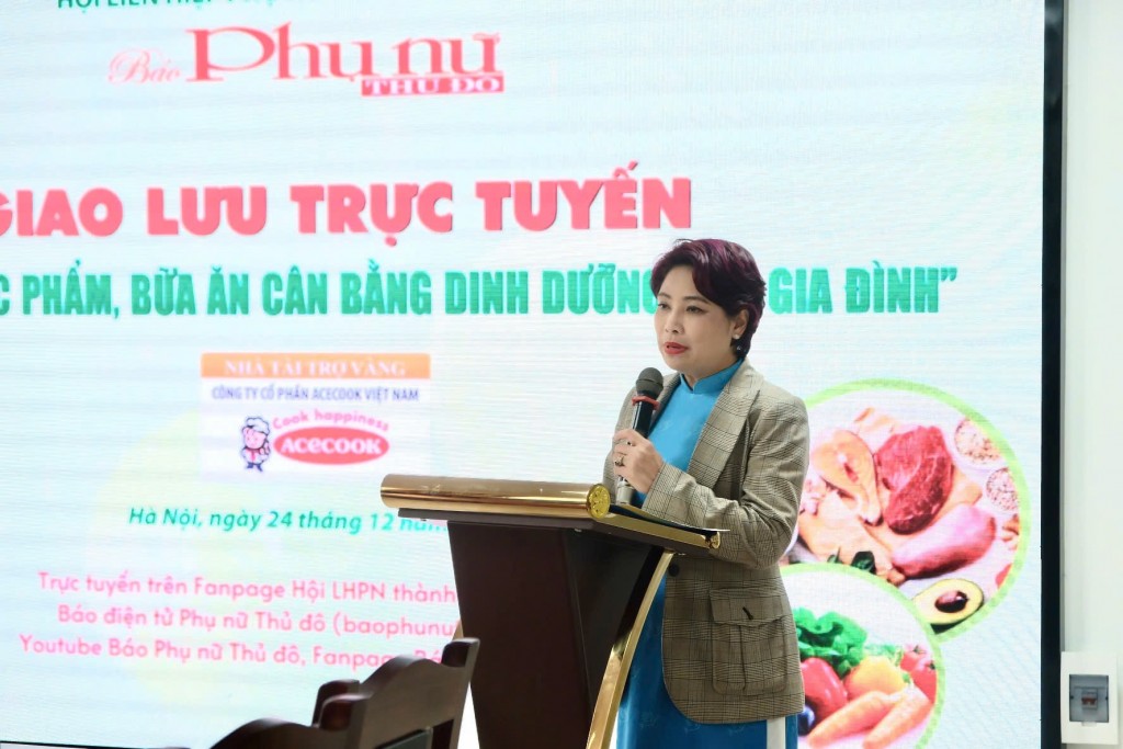 Bà Lê Quỳnh Trang, Tổng Biên tập Báo Phụ nữ Thủ đô phát biểu khai mạc chương trình