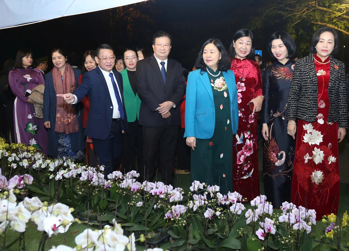 Tưng bừng khai hội Festival hoa Mê Linh