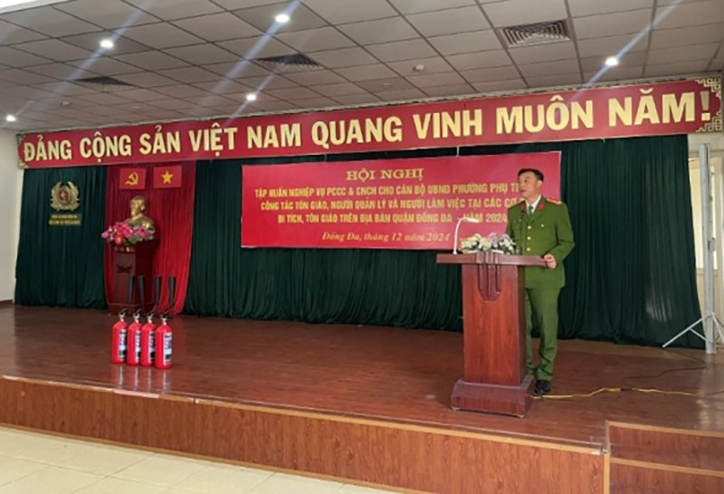 Thượng tá Nguyễn Minh Thành, Phó Trưởng Công an quận, phát biểu tại Hội nghị