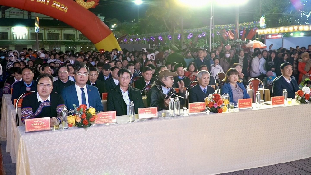 Khai mạc Festival Khèn Mông và Lễ hội hoa Tớ dày năm 2024