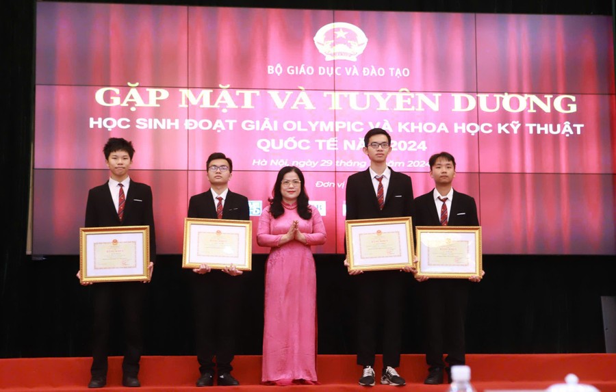 Bộ GD&ĐT tuyên dương học sinh đoạt giải Olympic và khoa học quốc tế