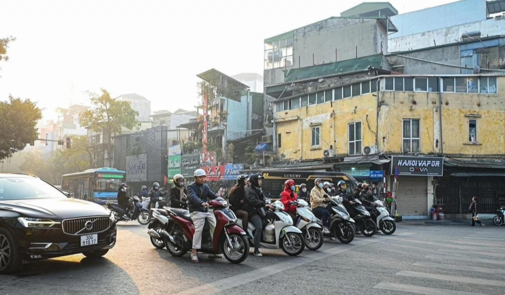 Hãy dừng xe trước vạch kẻ đường cũng như dừng lại trước ý thức và sự tôn trọng người khác, tôn trọng pháp luật