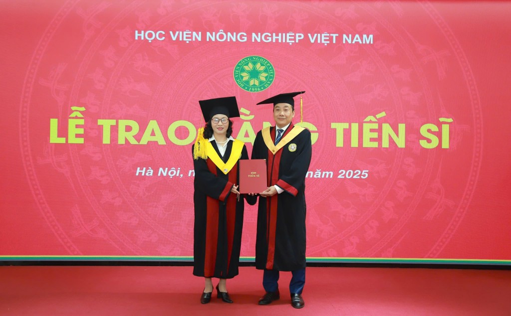 Học viện Nông nghiệp Việt Nam vinh danh 16 tân Tiến sĩ