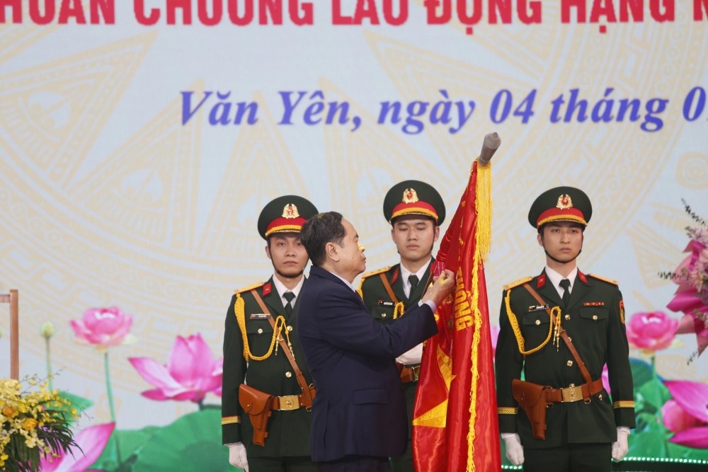 Huyện Văn Yên đón nhận Huân chương Lao động hạng Nhì