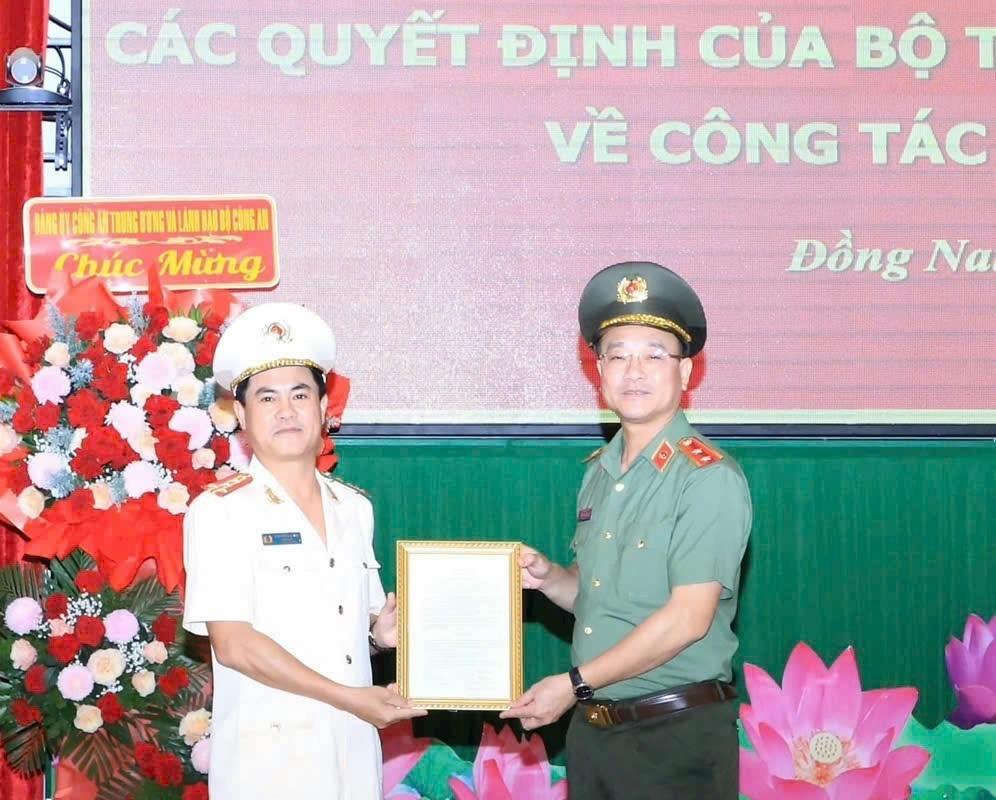 Đại tá Nguyễn Đức Hải nhận quyết định bổ nhiệm giữ chức Giám đốc Công an tỉnh Đồng Nai