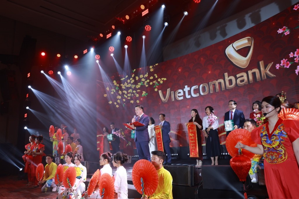 Ông Hồ Văn Tuấn - Phó Tổng giám đốc Vietcombank phát biểu cảm ơn, tri ân tại sự kiện