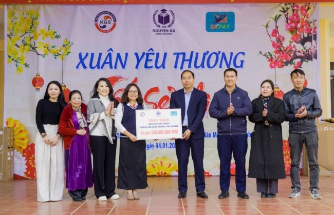 Mang Xuân yêu thương đến với học trò vùng cao Hà Giang