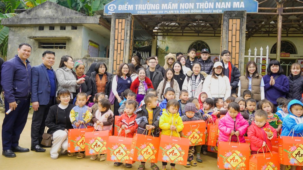 Mang Xuân yêu thương đến với học trò vùng cao Hà Giang